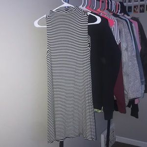 Soprano black and white dress